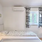 Natasha Tatil Evi Ruzici (Sveta Nedelja)