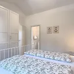 Natasha Tatil Evi Ruzici (Sveta Nedelja)
