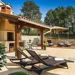 Natasha Tatil Evi Ruzici (Sveta Nedelja)