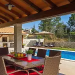 Natasha Tatil Evi Ruzici (Sveta Nedelja)